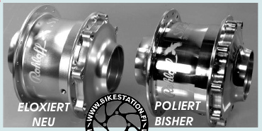 Kiillotettu hopeanvärinen Rohloff Speedhub samanvärisen anodisoidun Rohloff Speedhubin vieressä.